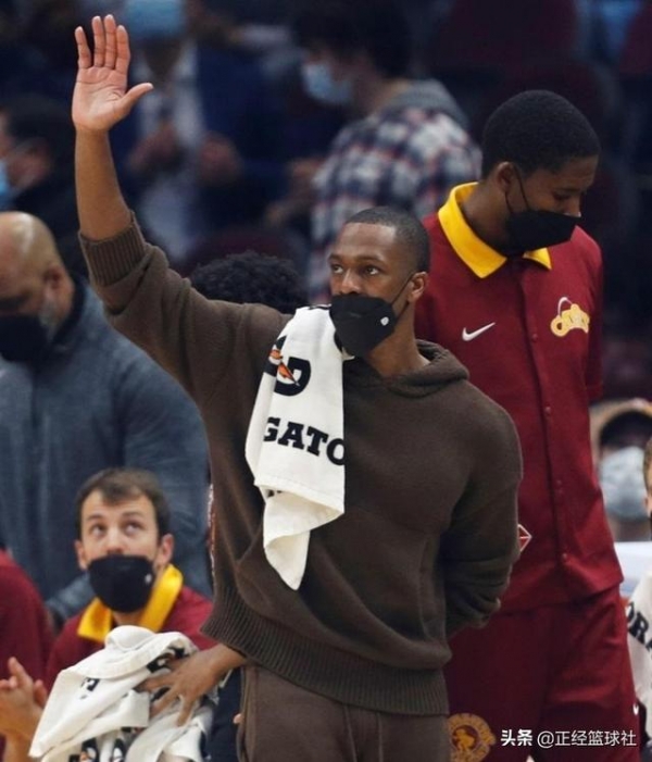 里昂训练开放日，冲刺阶段复出首秀引欢呼，意甲在即，团队化学反应显著