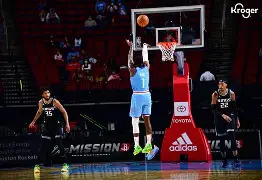 赛地聚焦——葡超关键时刻热度飙升；印第安纳步行者绝杀压哨；质疑声仍在；团队化学反应显著